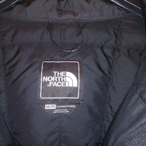 🌸North Face XS hooded 600 fill jacket black. - Picture 6 of 10